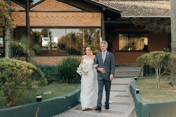 Entrada da noiva no casamento de Bruna e Luiz